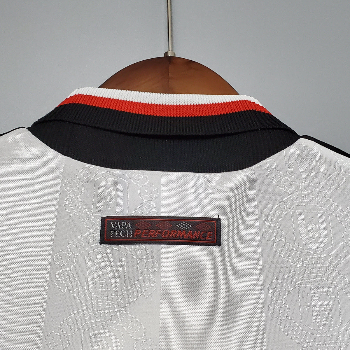 MANCHESTER UNITED I 97/98 HOMBRE (RETRO) - Vitrine Futebolística