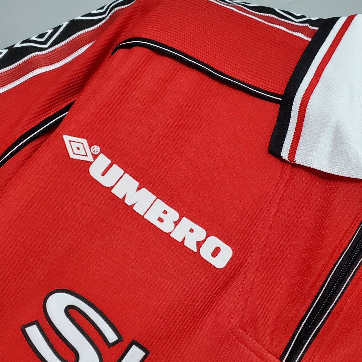MANCHESTER UNITED I 98/99 HOMBRE (RETRO) - Vitrine Futebolística