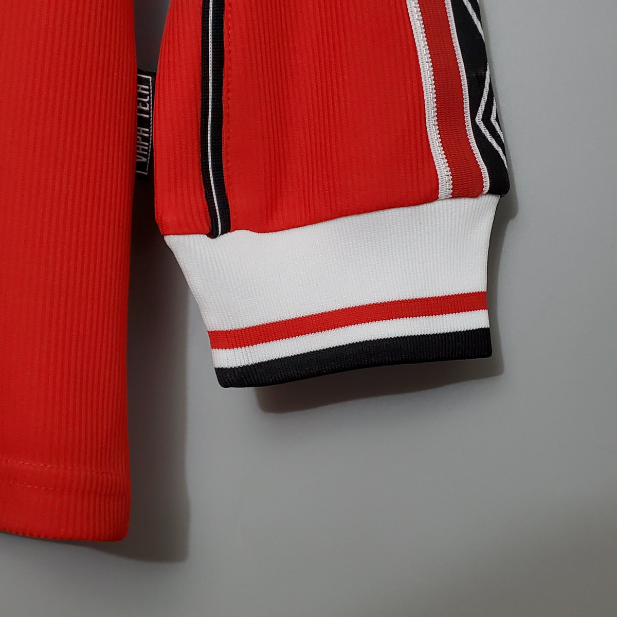 MANCHESTER UNITED I 98/99 HOMBRE (RETRO) MANGA LARGA - Vitrine Futebolística