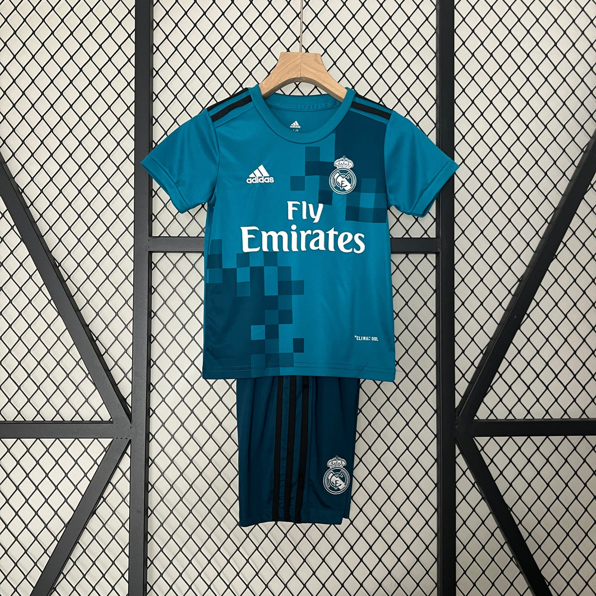 CAMISETA REAL MADRID IIII 17/18 CONJUNTO INFANTIL (RETRO) - Vitrine Futebolística