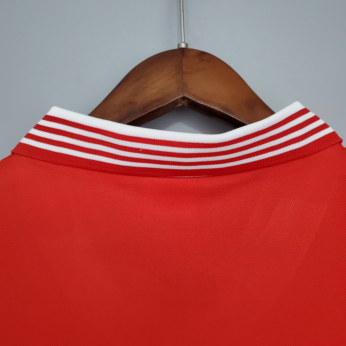 MANCHESTER UNITED I 1977 HOMBRE (RETRO) - Vitrine Futebolística