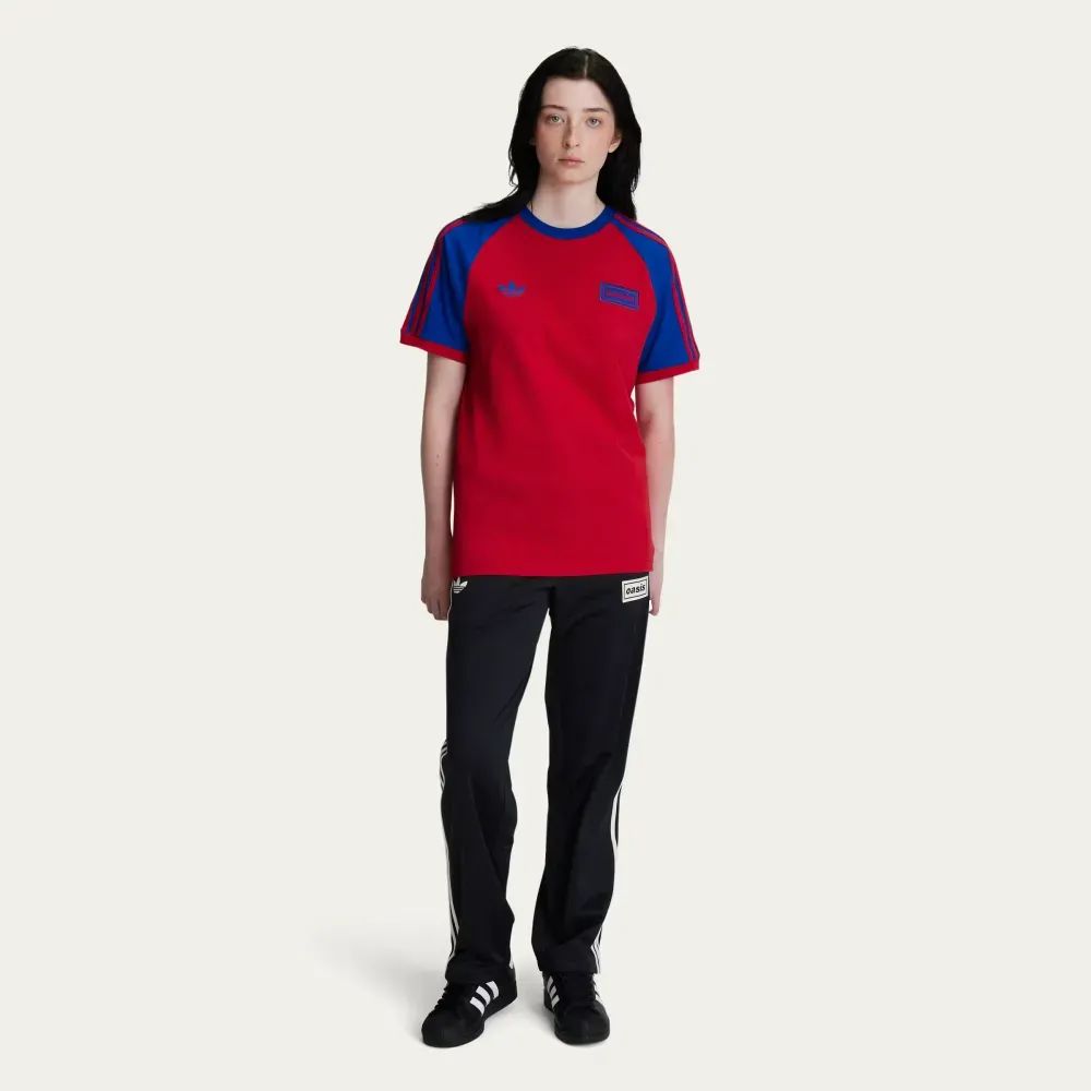 Edición Oasis — Camiseta Oasis Tour 3-Stripes Rojo